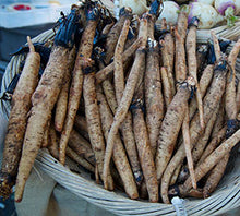 Load image into Gallery viewer, Burdock Root   Burdock Root, a vegetable native to northern Asia and Europe, has been used in holistic medicine for centuries to treat a variety of concerns. Traditionally used as a diuretic, digestive aid, and blood purifier, research from 2010 has shown Burdock Root contains multiple types of powerful antioxidants including quercetin, luteolin, and phenolic acids. 

